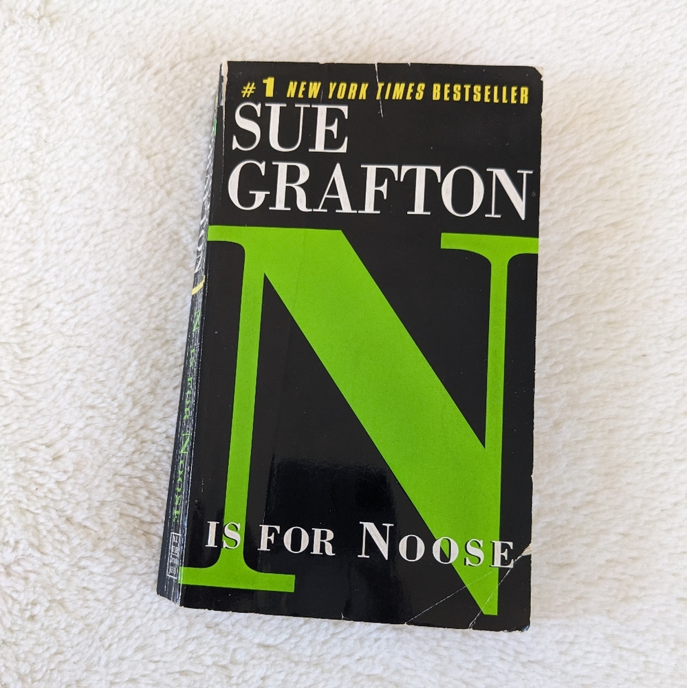 ✨FREE✨ With any Purchase - N is for Noose - Sue Grafton Paperback Book